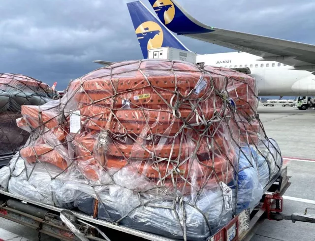 Турк руу 2.7 тонн тусламжийн барааг хүргүүллээ