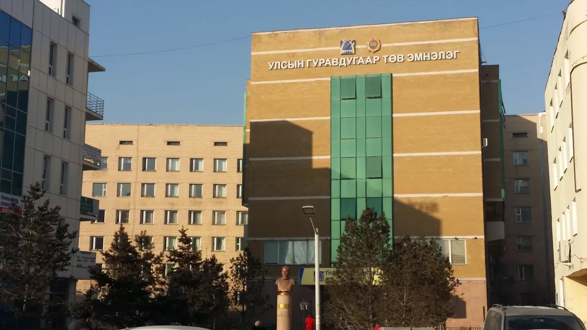 Гуравдугаар эмнэлэг уналт таталтын мэс засал эмчилгээг бие даан хийж эхэллээ