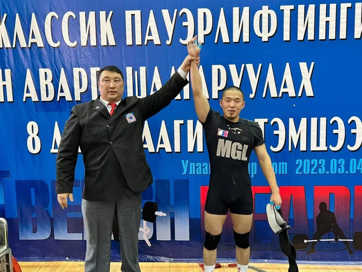 О.Өсөхбаяр хэвтээ шахалтын төрөлд дээд амжилт тогтоолоо