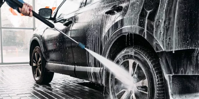 Авто угаалгын газруудад цэвэр ус хэрэглэхийг хориглохоор болжээ