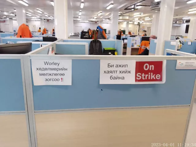 Оюутолгой төслийн туслан гүйцэтгэгч компанийн ажилтнууд АЖИЛ ХАЯЛТ ЗАРЛАЖЭЭ