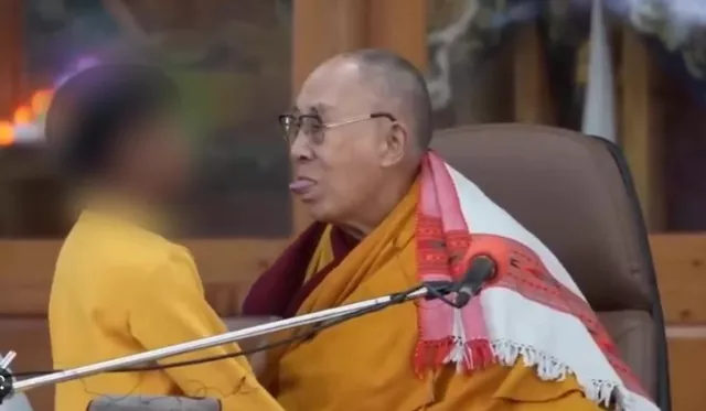 Далай лам хийсэн хэрэгтээ уучлалт гуйжээ