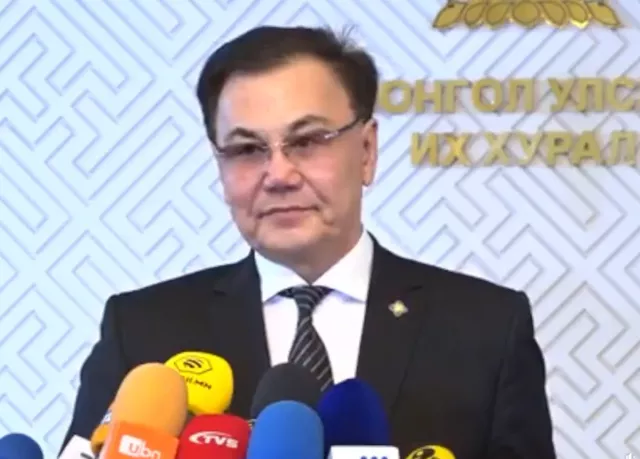 Б.Баттөмөр: МУ нэг хүнд ногдох гадаад өрөөрөө дэлхийд тэргүүлж байгаа