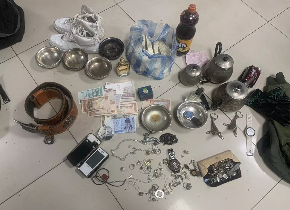 Шоронгоос суллагдсан этгээд хулгай хийгээд баригджээ