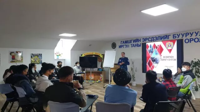 Өсвөрийн аврагчид “Өглөөний уулзалт”-аар ажлаа эхлүүллээ