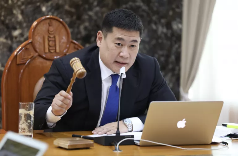 Их сургуулиудыг нийслэлээс орон нутаг руу нүүлгэх үү