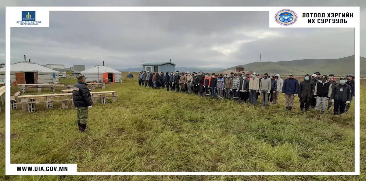 ДХИС-ийн албан хаагч, сонсогчид намрын ургац хураалтын ажилд оролцож байна