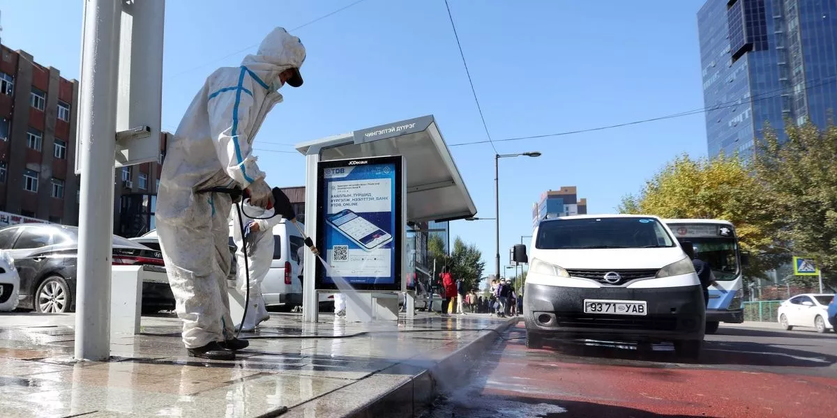 Автобусны буудлуудад хөөстэй цэвэрлэгээ, ариутгал хийж байна
