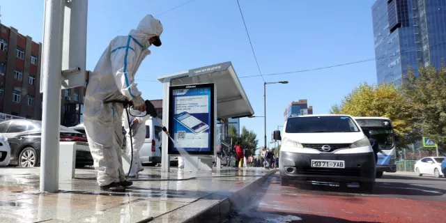 Автобусны буудлуудад хөөстэй цэвэрлэгээ, ариутгал хийж байна
