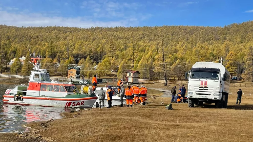 Хөвсгөл нуурыг цэвэрлэх сургалтад Далайн захиргаа дэмжлэг үзүүлэв