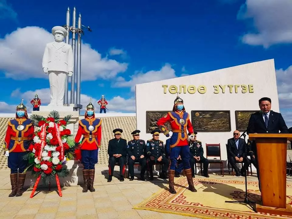 Хурандаа генерал Ж.Ёндон агсаны нэрэмжит цогцолбор байгуулжээ
