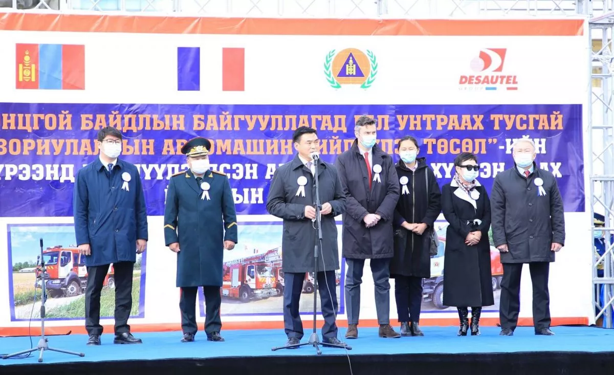 Хоёр төрлийн 21 гал түймэр унтраах автомашиныг хүлээлгэн өглөө