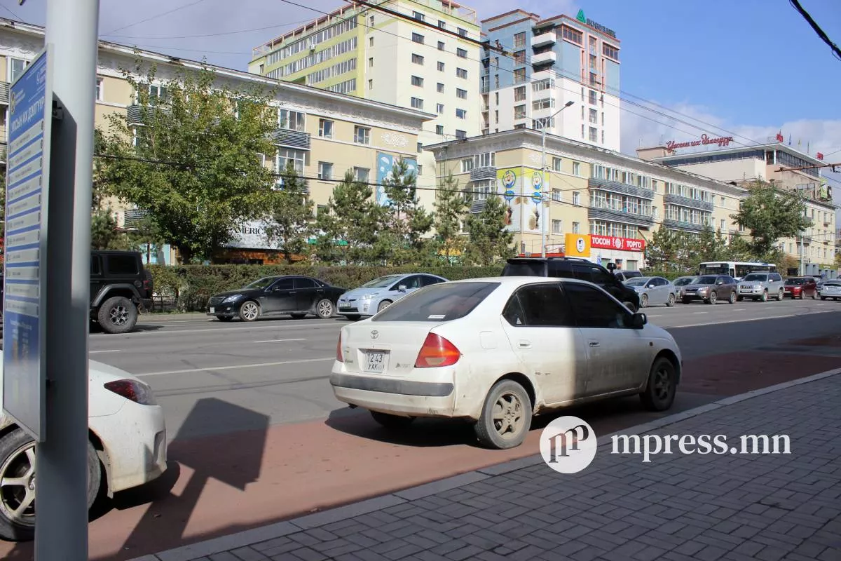 Хувиараа таксинд явдаг иргэдийг жагсаалд уриалж эхэлжээ