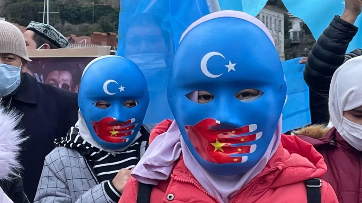 Хятадууд гар утасны аппликэйшн ашиглан Уйгаруудыг хэрхэн мөрддөг вэ?
