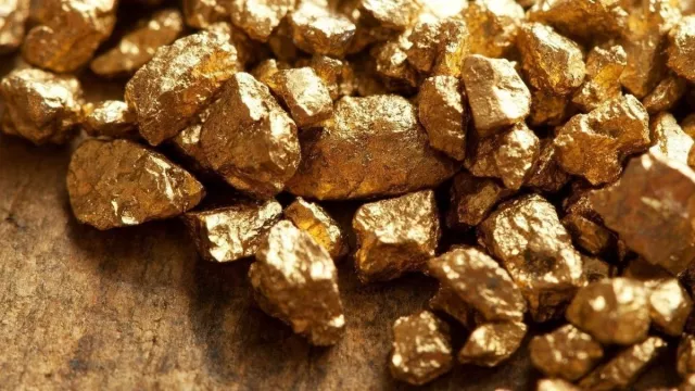 Монголбанк нэг грамм алтыг 162,906 төгрөгөөр авдаг