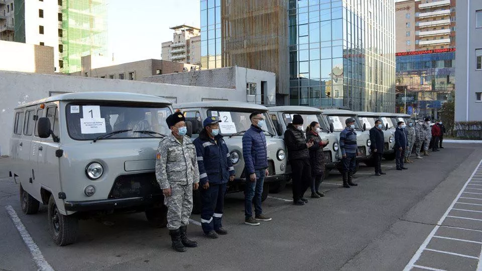 Алслагдсан аймгуудад туулах чадвар сайтай автомашин гардуулан өглөө