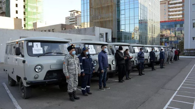 Алслагдсан аймгуудад туулах чадвар сайтай автомашин гардуулан өглөө