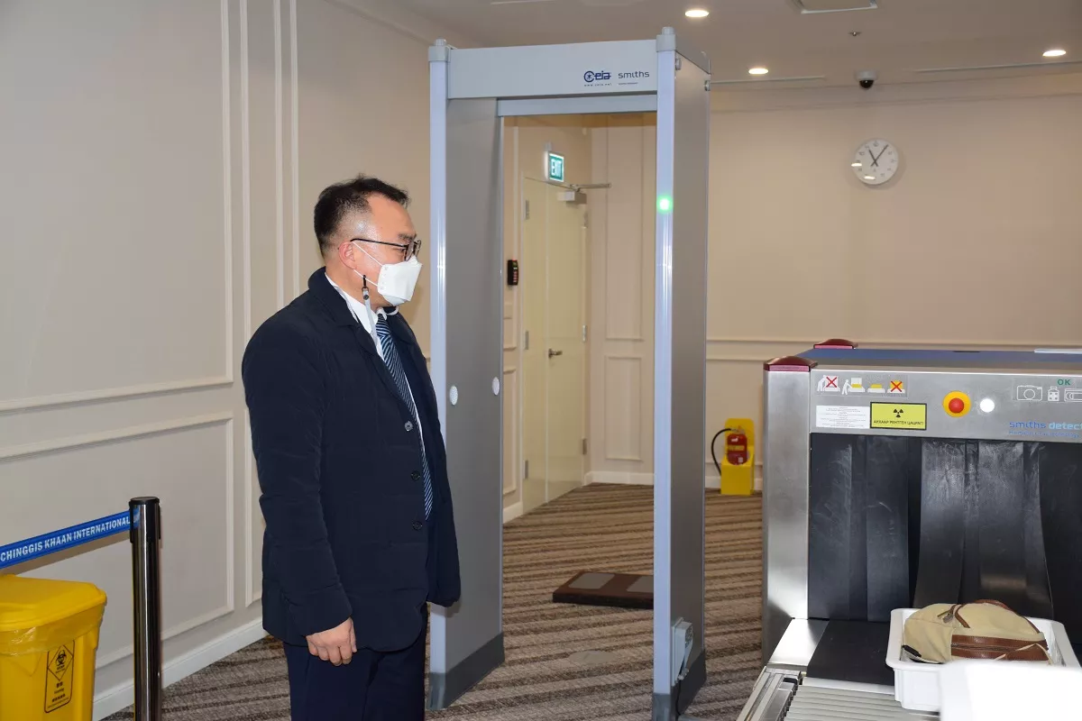 Анх удаа цахим визээр гадаадын иргэн нэвтрүүллээ