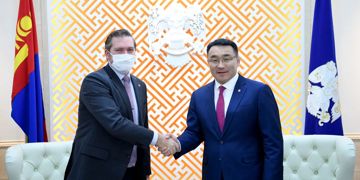 Азийн сангийн суурин төлөөлөгчийг Улаанбаатар хотын Хүндэт тэмдгээр шагнав