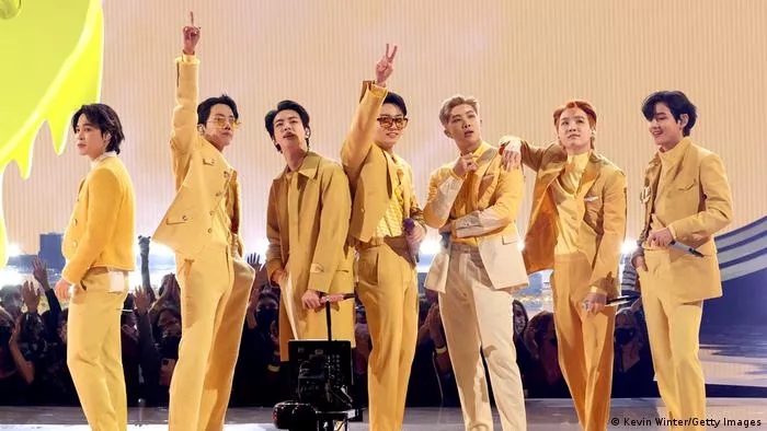 Америкийн хөгжмийн шагнал гардуулах ёслолд BTS хамтлаг тэргүүлж байна