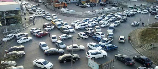 Нэг зам тээврийн осол гарахад зам чөлөөлөх гэж 20-60 минут болдог
