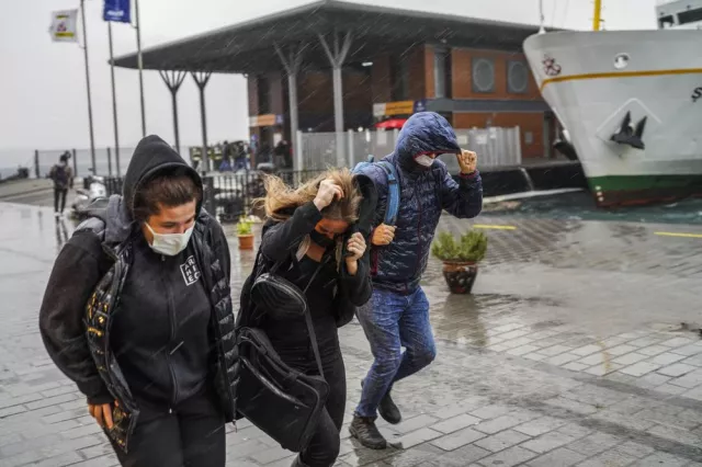 Туркд болсон шуурганы улмаас таван хүн амиа алджээ