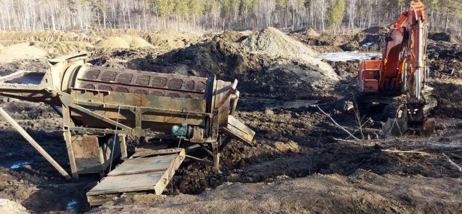 Хууль бусаар ашигт малтмал олборлож, эрүүл байсан газрыг сэндийчжээ