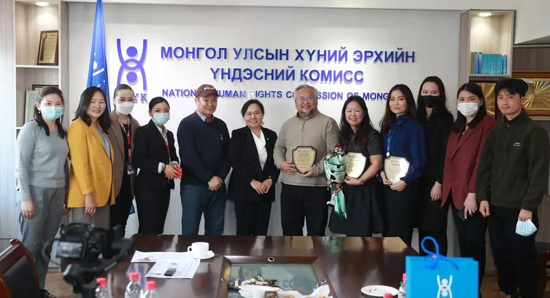 Хүний эрхийн асуудлыг хөндсөн бүтээлүүдийн шилдгийг тодрууллаа