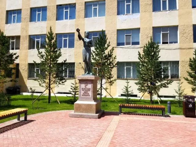 АШУҮИС авто зогсоол бус ногоон байгууламж сонголоо