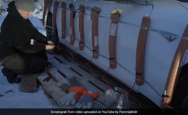 Видео: Теслагийн засварын үнийг сонсоод автомашинаа дэлбэлжээ