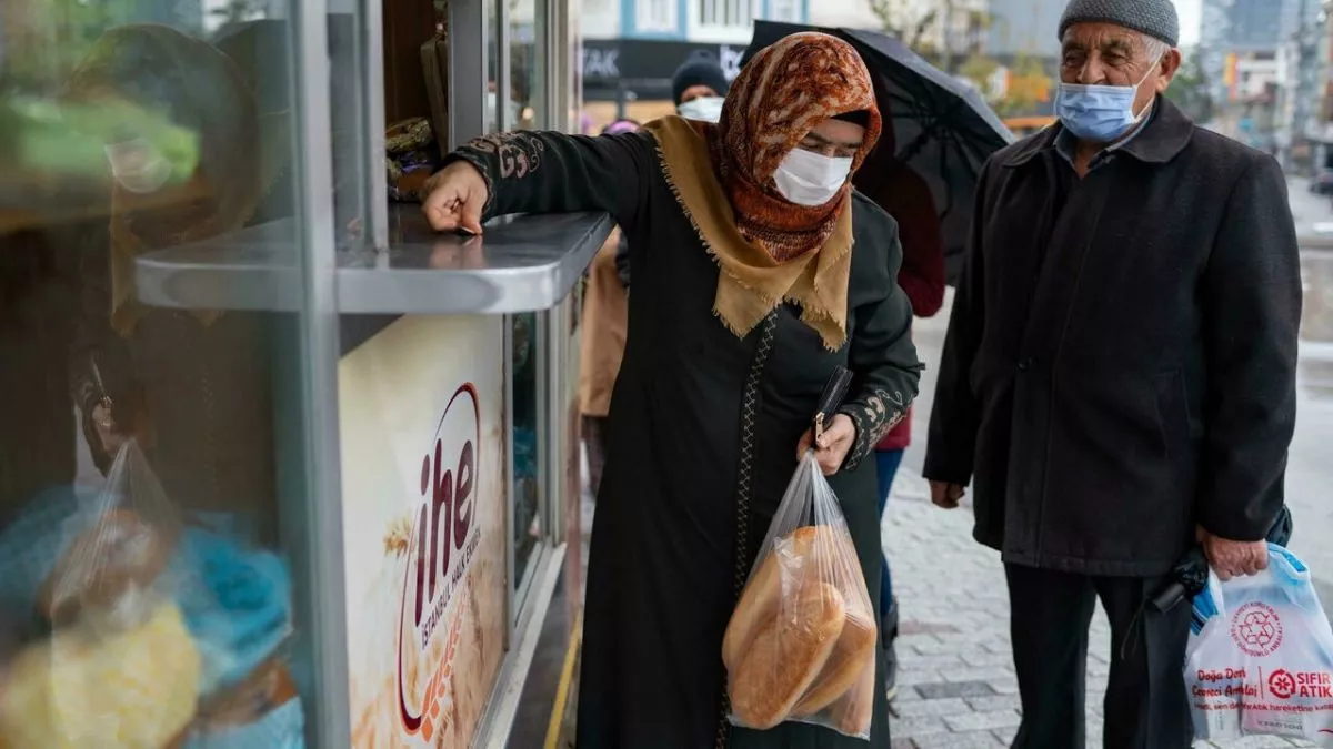 Туркэд бараа бүтээгдэхүүний үнэ өсөж, инфляци нь 36 хувьд хүрчээ