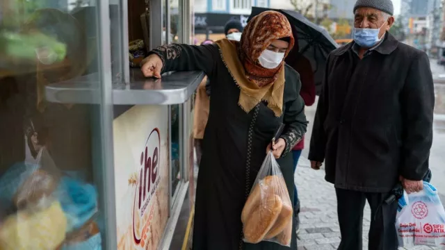 Туркэд бараа бүтээгдэхүүний үнэ өсөж, инфляци нь 36 хувьд хүрчээ