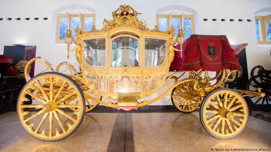 “Golden Coach” сүйх тэргийг ашиглахаа түр зогсоохоор болжээ