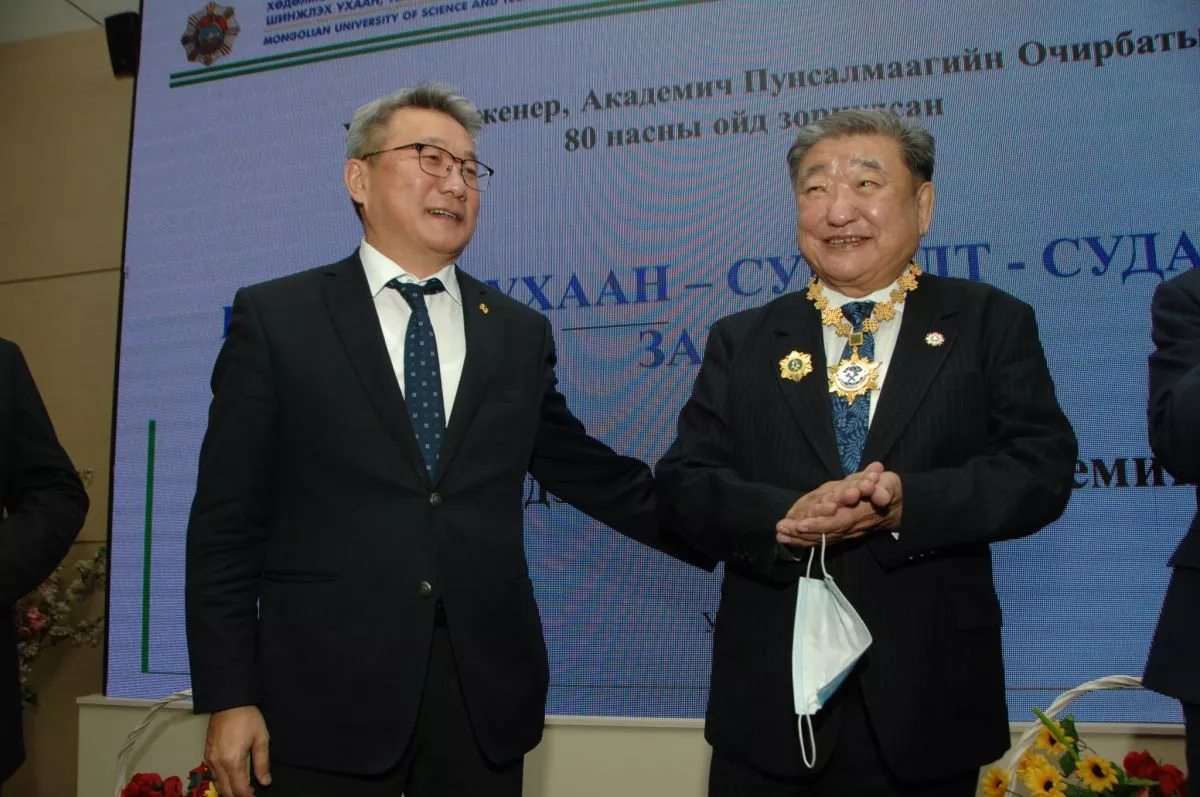 П.Очирбатад “Уурхайчдын алдрын од” одон гардууллаа