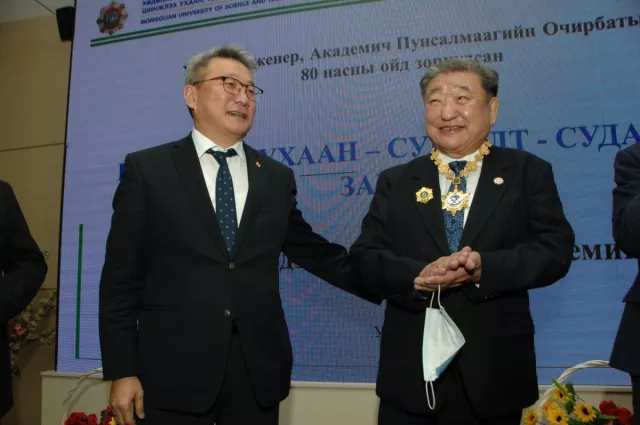П.Очирбатад “Уурхайчдын алдрын од” одон гардууллаа