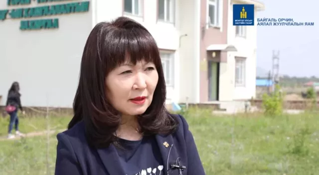 БОАЖ-ын сайд Горхи-Тэрэлжийн байгалийн цогцолборт ажиллаж байна