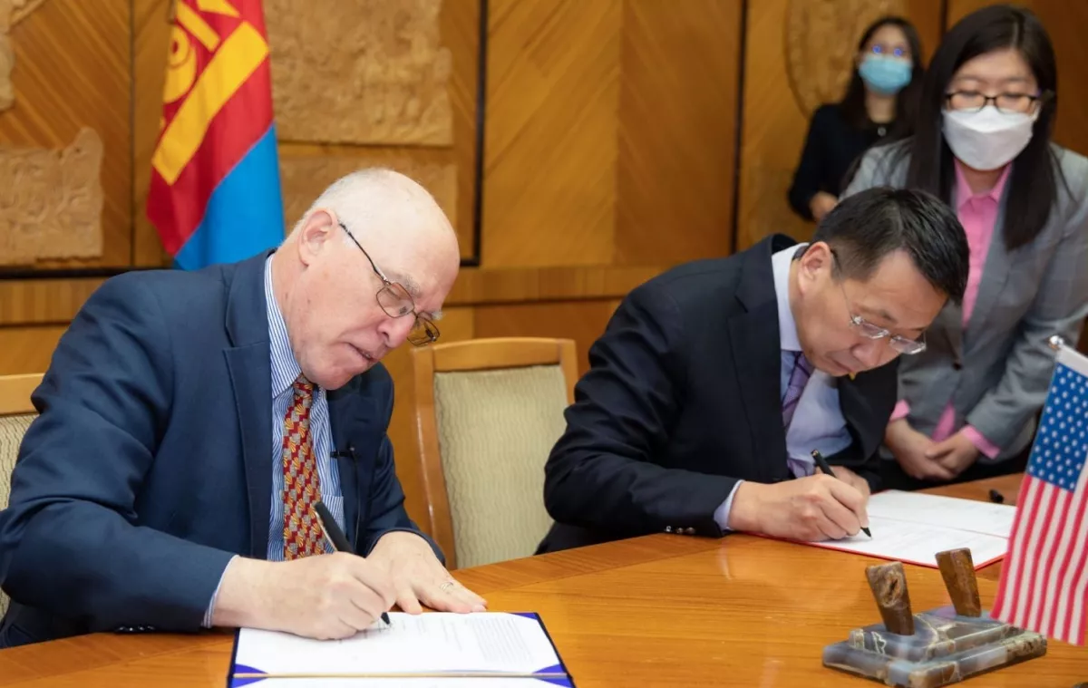 Фулбрайт тэтгэлэгт хөтөлбөрт үл хөдлөх барьцаа хөрөнгө шаарддаг байсныг цуцаллаа