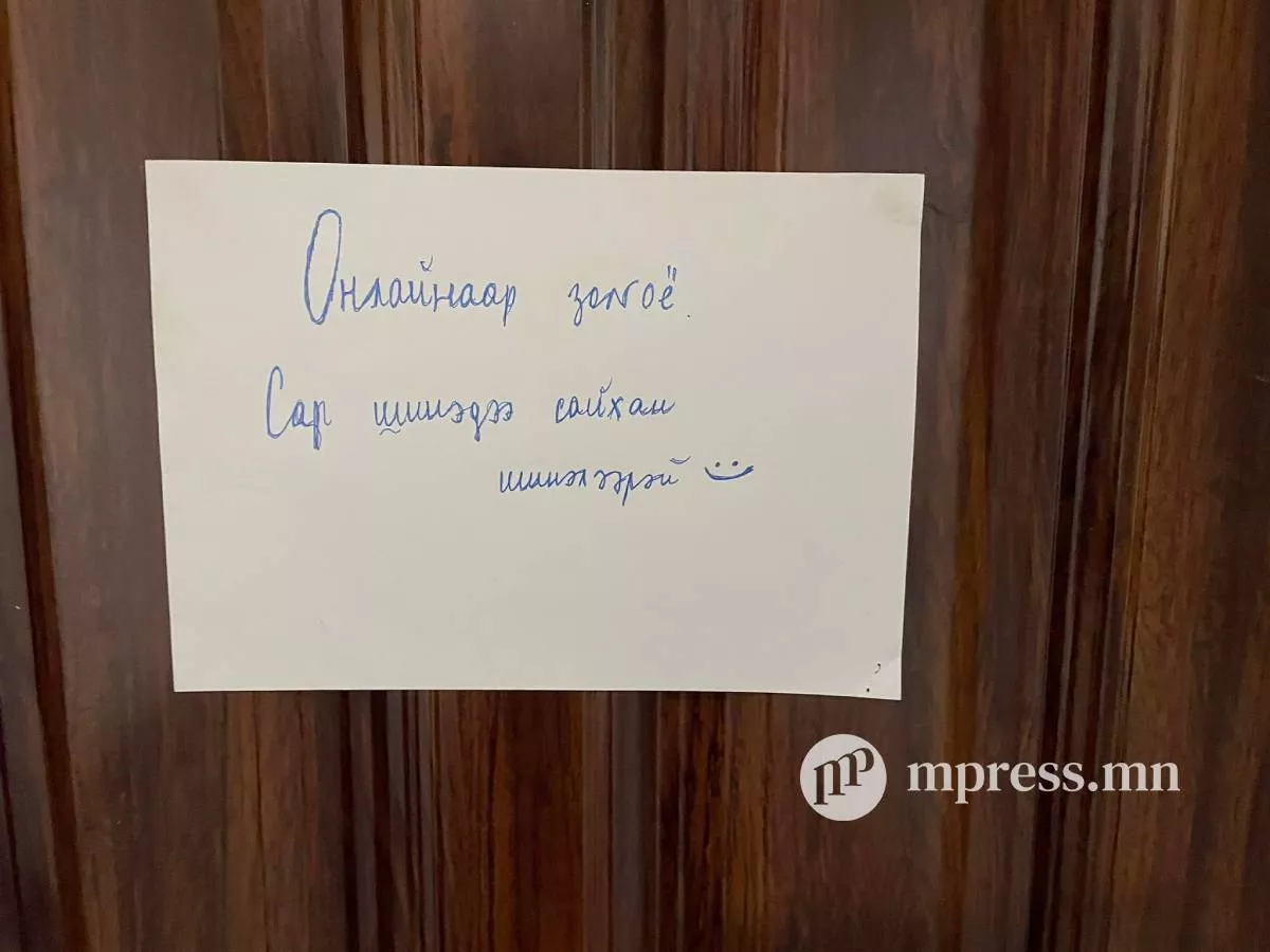 Манайх шиг хаалгаа цоожилчхоод ЗӨВХӨН ГЭРТЭЭ ШИНЭЛЭХ айл байна уу?