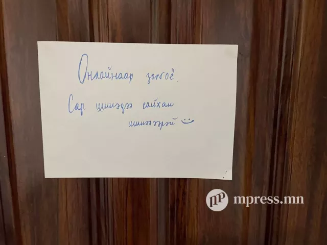 Манайх шиг хаалгаа цоожилчхоод ЗӨВХӨН ГЭРТЭЭ ШИНЭЛЭХ айл байна уу?
