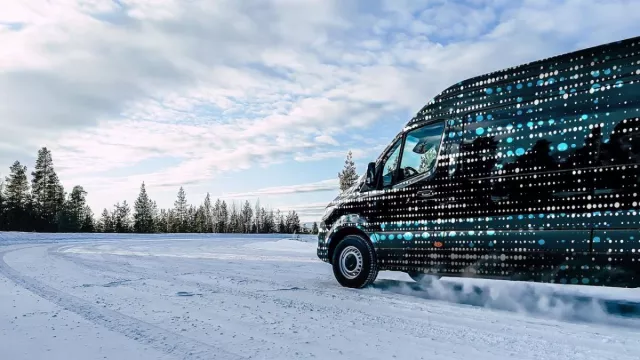 Mercedes-Benz шинэ цахилгаан eSprinter-ийн сурталчилгааг үзүүлэв