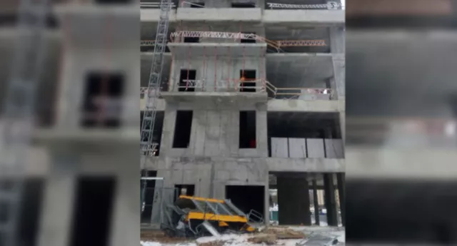 Баригдаж байсан барилгын лифтний хонгилд унаж нас баржээ