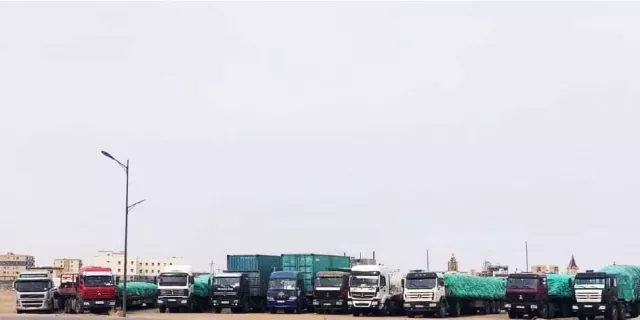 Замын-Үүдийн боомтод 986 автомашин дугаарлан зогсож байна