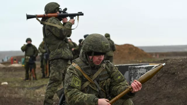 УКРАИН: 18-60 насны бүх эрчүүдийг эх орноосоо гарахыг хориглолоо