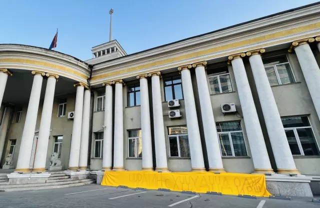 Украинаас ХҮҮХДҮҮД ОЛЖ ИР!