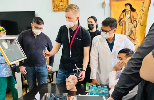 МУ-д анх удаа тархи, нугасны мэс заслын навигацийн төхөөрөмж УГТЭ-т суурилагдлаа