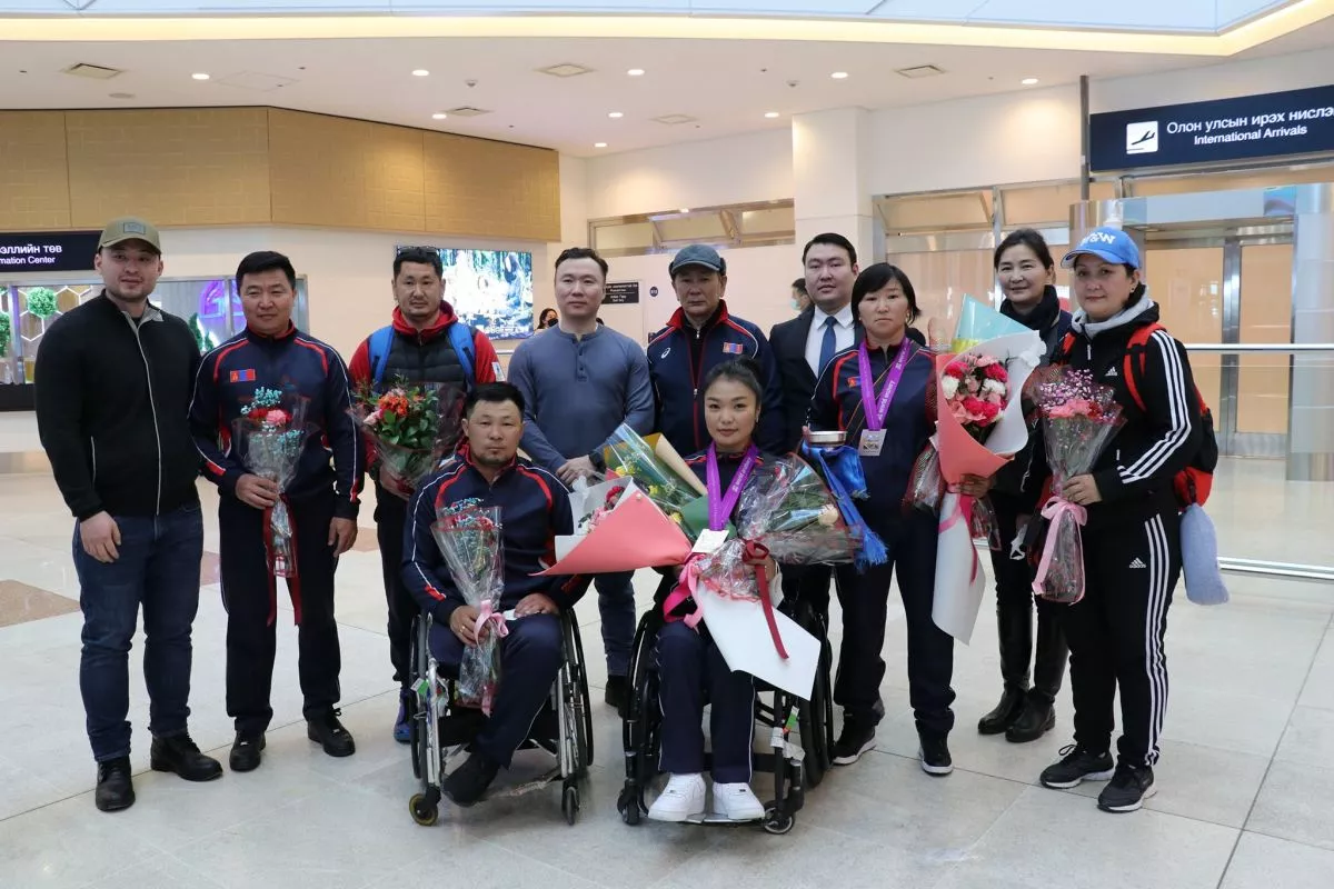 Пара байт харвааны ДАШТ-аас медаль хүртсэн тамирчид эх орондоо ирлээ