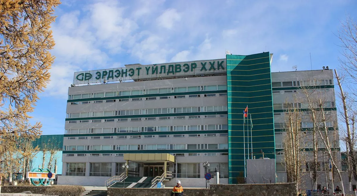 “Эрдэнэт“ үйлдвэрийн орон сууцыг 52 айлд нь үнэ төлбөргүй ХУВЬЧИЛНА