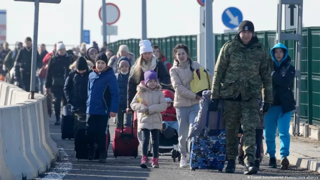 НҮБ: Одоогийн байдлаар нэг сая хүн Украиныг орхин дүрвэсэн