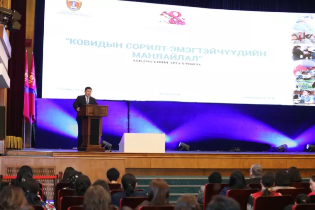 Ерөнхий сайд цар тахлын үед ажиллаж байгаа эмэгтэйчүүдэд талархал илэрхийллээ
