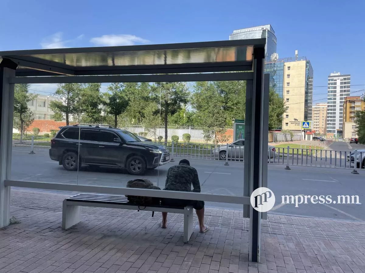 Нийт эрэгтэйчүүдийн 44.4 хувь нь үйлчилгээний салбарт ажиллаж байна